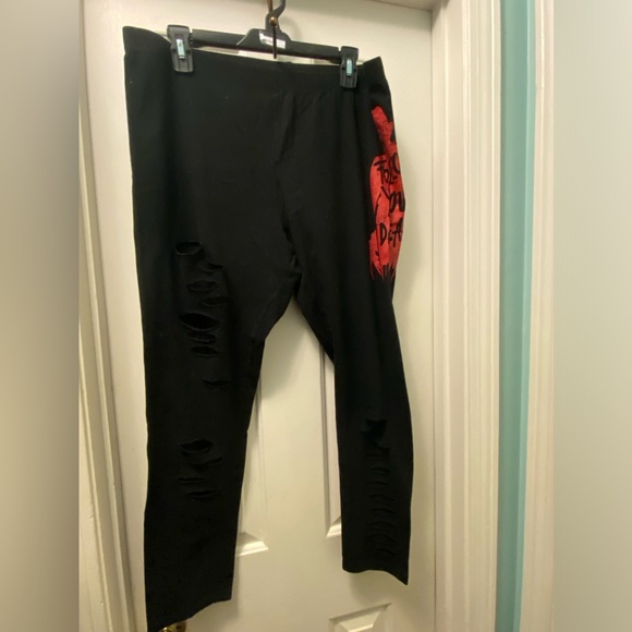 NWOT Freddy Kruegar Nightmare on Elm St Slashed Leggings - Picture 9 of 9